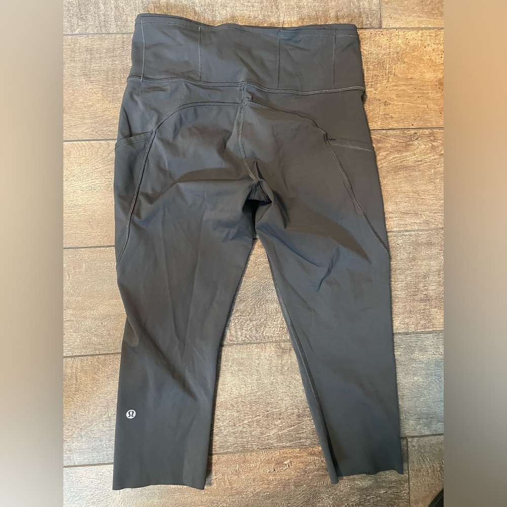 Excellent condition, grey lululemon legging. Size 8.